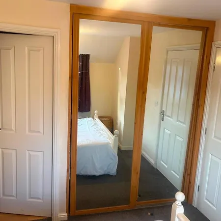 Perfect Base For Leeds, York Selby Holiday home Leeds (West Yorkshire)