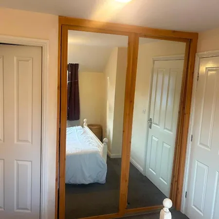 Perfect Base For Leeds, York Selby Holiday home Leeds (West Yorkshire)